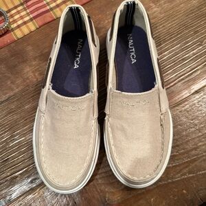 Nautica Casual Tan/Brown Boat Shoes, Youth Size 1 M